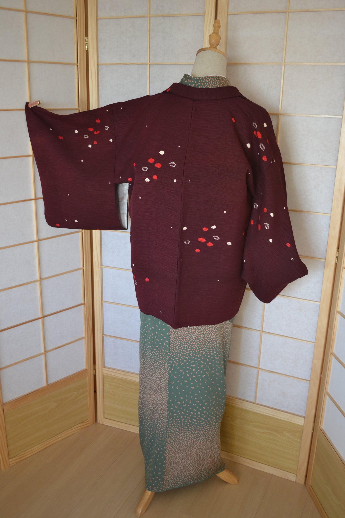 Haori Femme Vintage €89.50 - petites fleurs, bordeaux - 0006